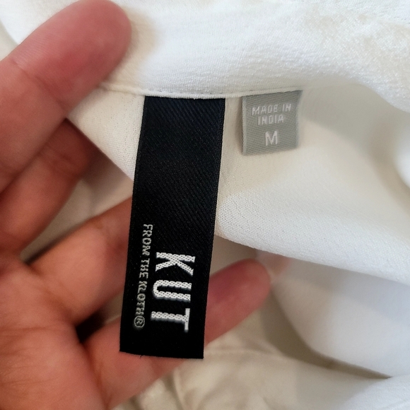 Josette with Rose Embroidery Blouse from Kut from the Kloth size M - Picture 9 of 17